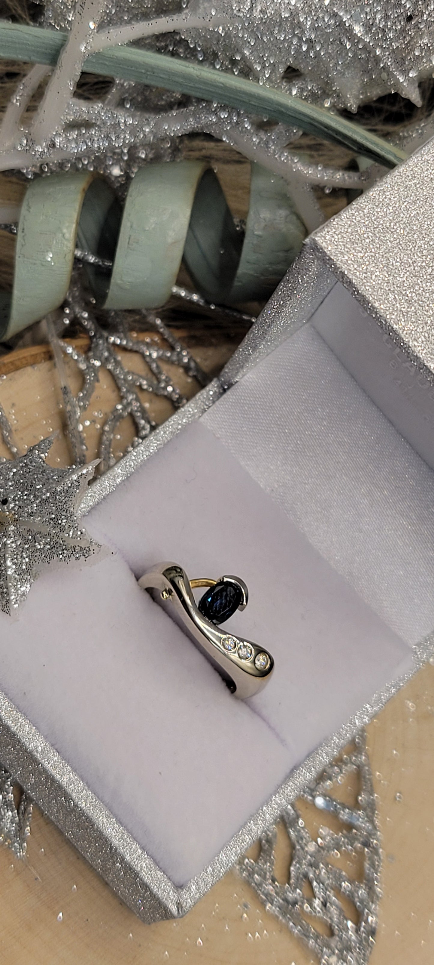 SPECIAL NOEL✨️Bague en or blanc 14k avec saphir profond et éclats de lumière