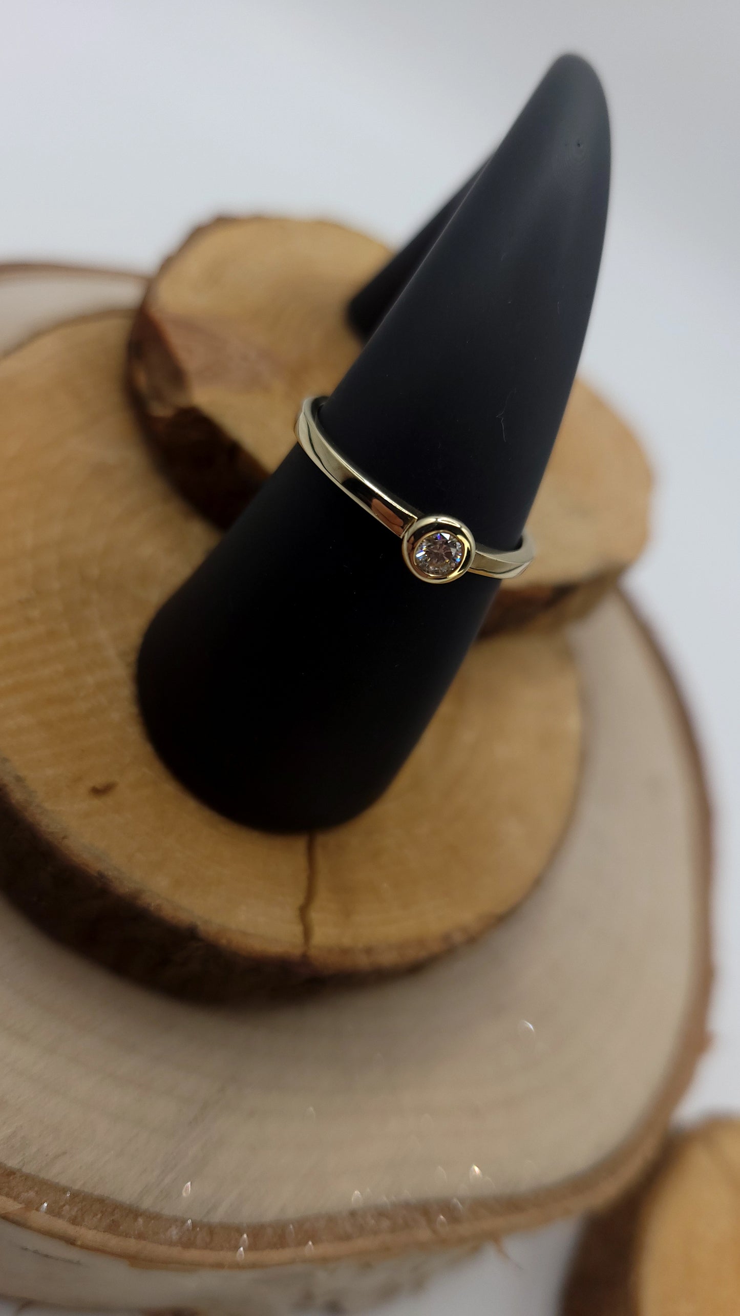 ✨Bague “Linéa” en or jaune 10k et diamant tube