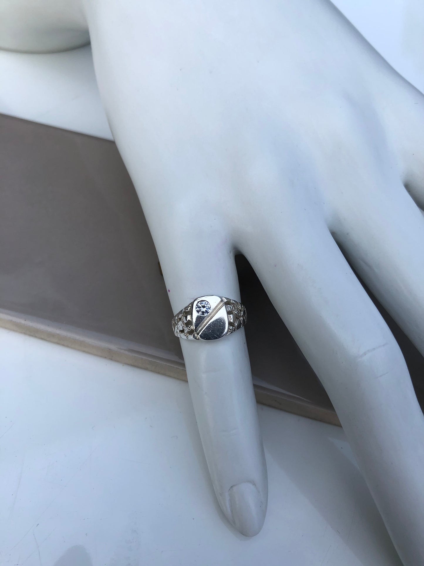 Bague Chevalière en argent et cubique zirconium pour enfant - Bijouterie Jean-Claude Gagnon