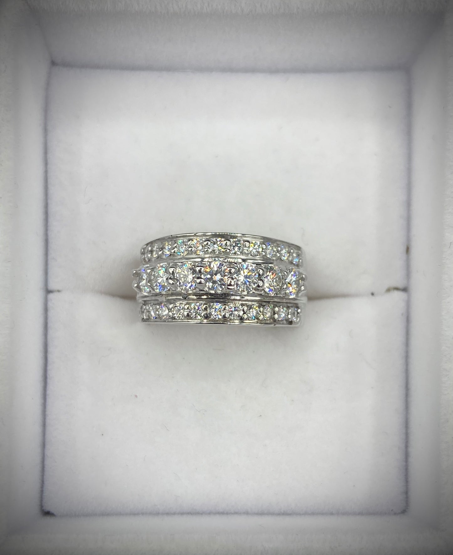 Bague en or blanc avec diamants - Bijouterie Jean-Claude Gagnon