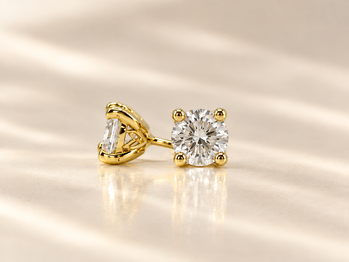 Solitaire earring - 10k gold with lab-grown diamonds