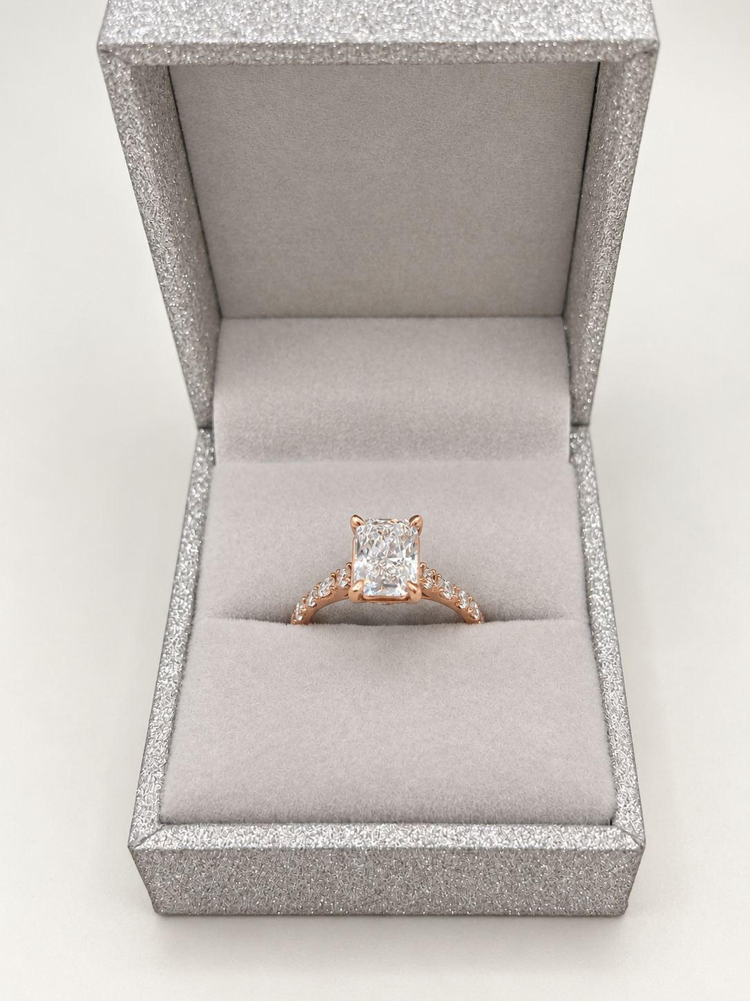 Bague or rose - diamant radiant rectangle de laboratoire