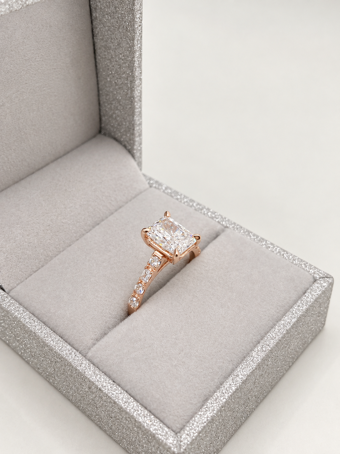 Bague or rose - diamant radiant rectangle de laboratoire