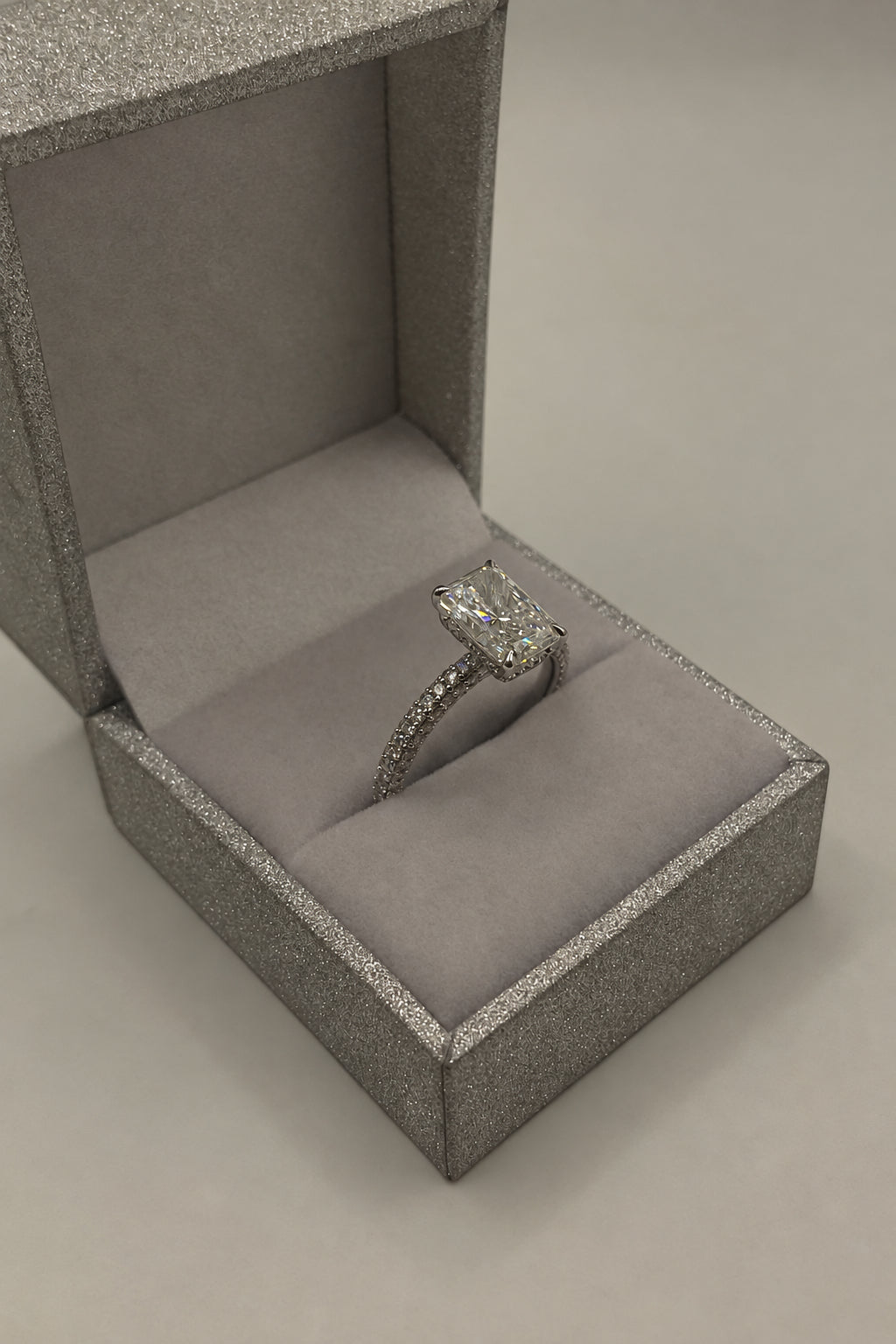 Bague or blanc - diamant radiant de laboratoire