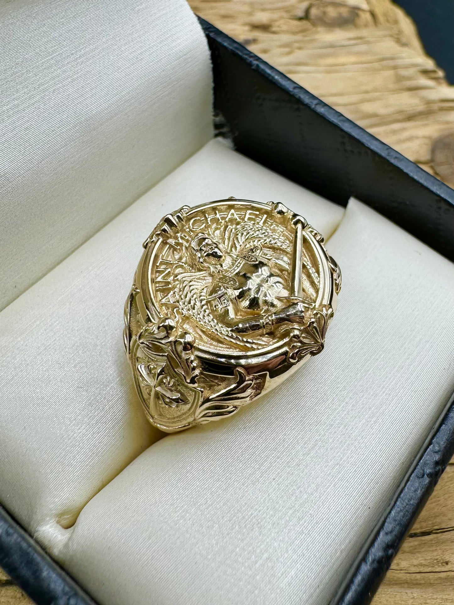 Bague Saint-Michael or 10k