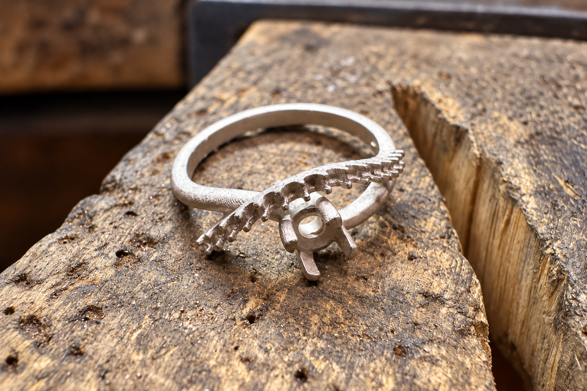 Bague en cours de confection sur l’établi de BJCG Atelier