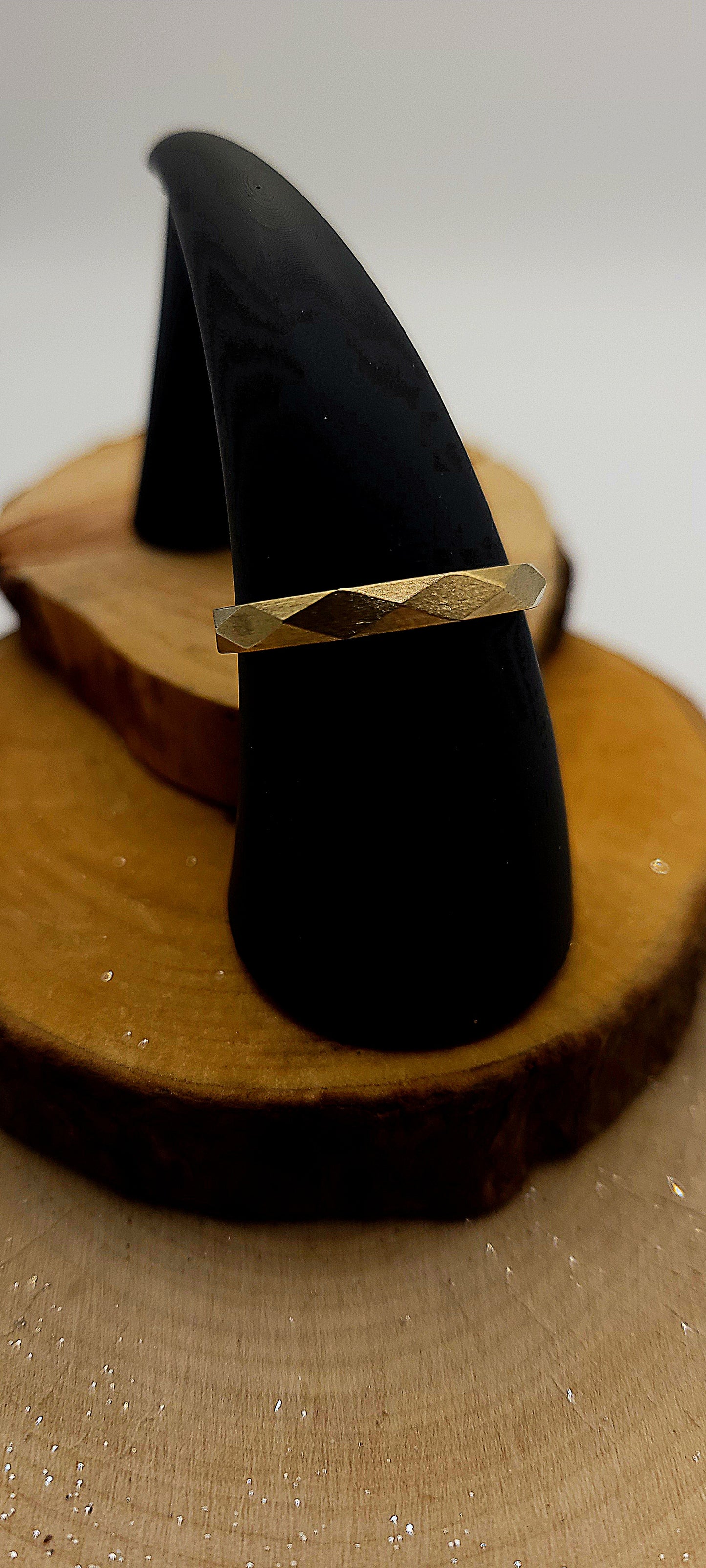 ✨️Bague “Éclat Brut” – Or jaune 10k facetté