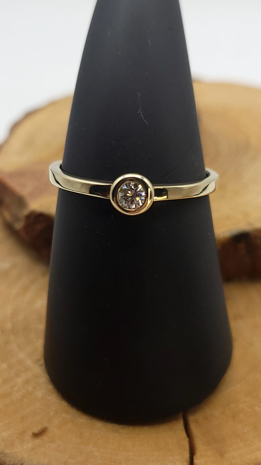 ✨Bague “Linéa” en or jaune 10k et diamant tube