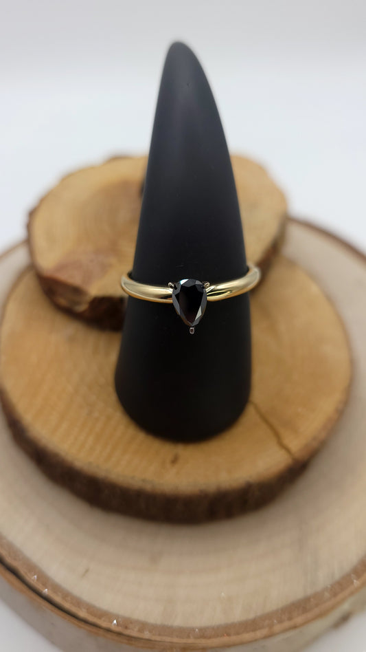 ✨️Bague “Nocturne” en or jaune 14k et pierre poire noire