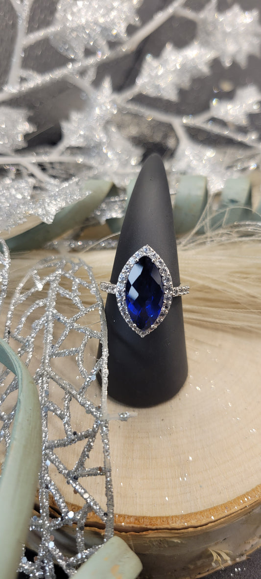 ✨️Bague en or blanc et saphir marquise – Élégance céleste