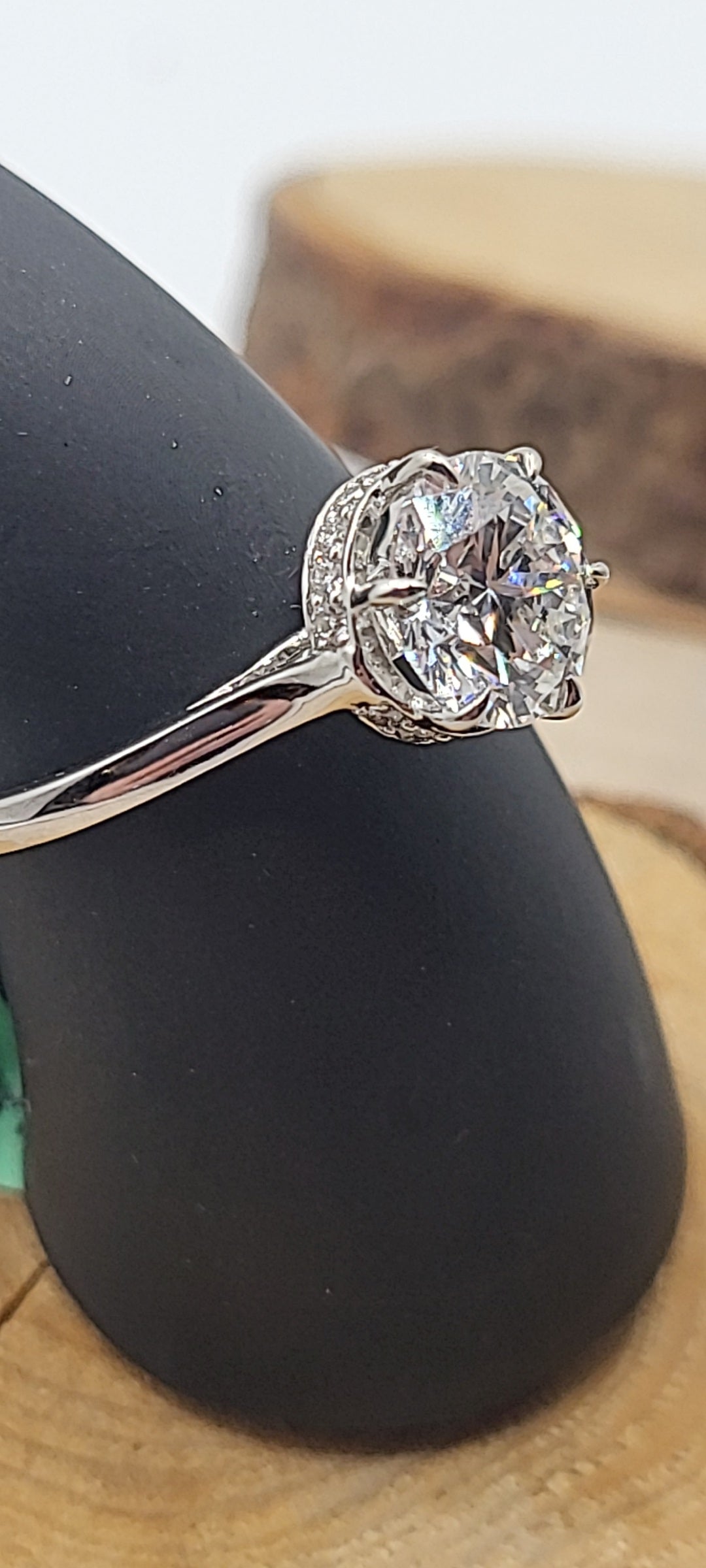 ✨️Bague en Or Blanc 14K – Diamant de Laboratoire 2,05 ct & 21 Diamants d’Accent