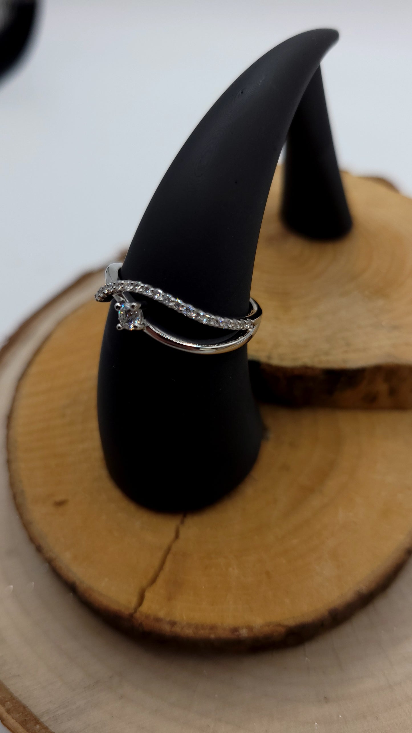 ✨️Bague Éclat Pur – Or blanc 10k & diamants de laboratoire (0.22ct)