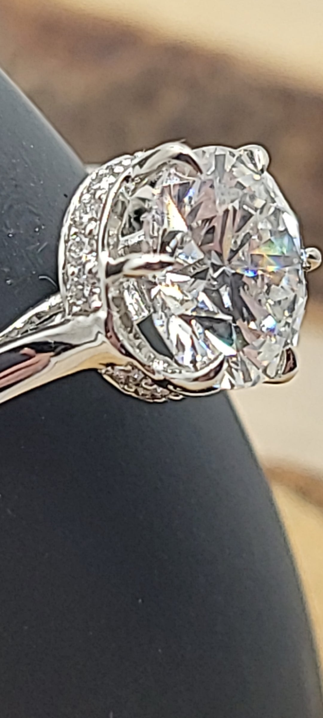 ✨️Bague en Or Blanc 14K – Diamant de Laboratoire 2,05 ct & 21 Diamants d’Accent