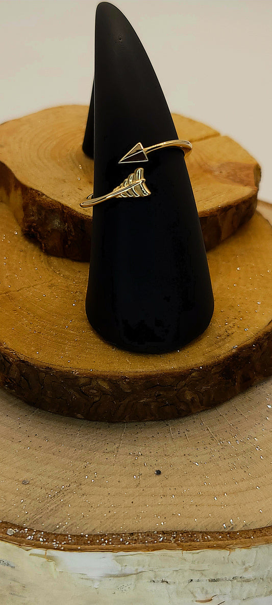 ✨️SPÉCIAL: Bague en or jaune 10K – motif flèche