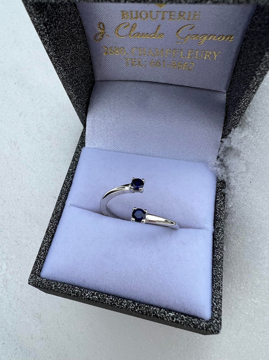 Bague ajustable en or blanc avec Saphirs