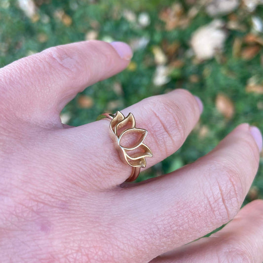 Bague '' Fleur de lotus '' en or jaune