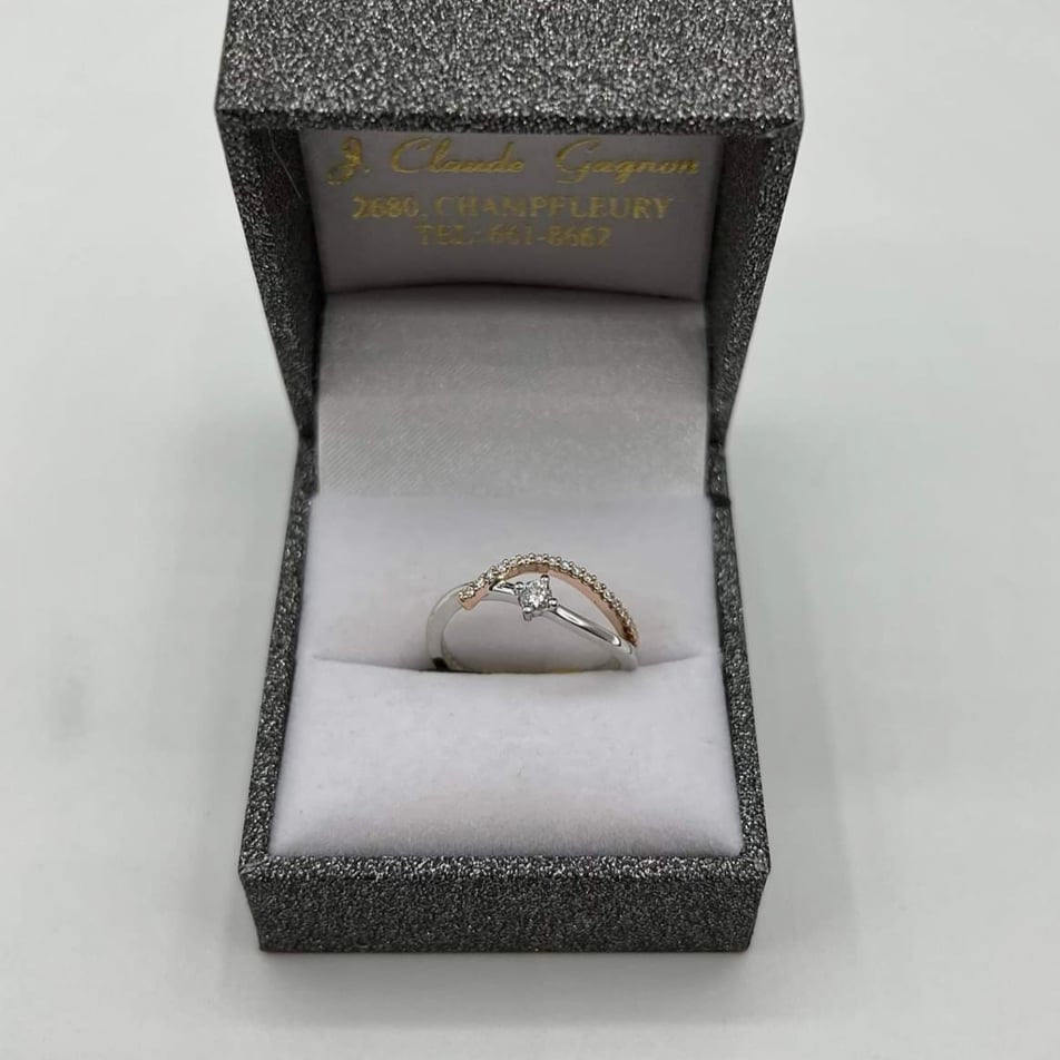 Bague en or 2 tons et diamants